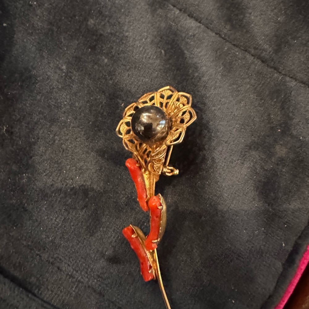 Elegant Gold and Black Floral Brooch Vintage - Red Coral and black pearl